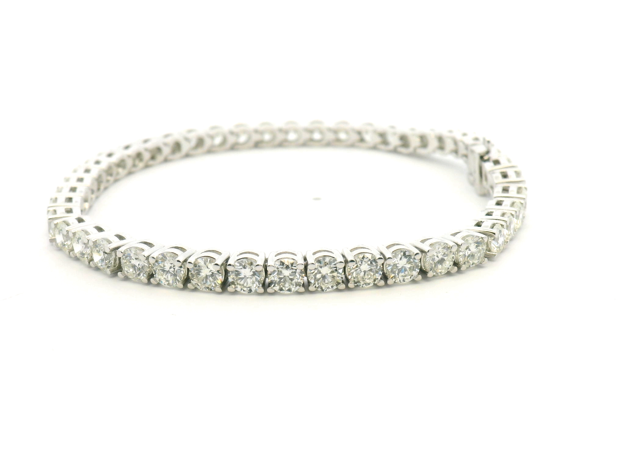 Round Diamond Straight-Line Tennis Bracelet