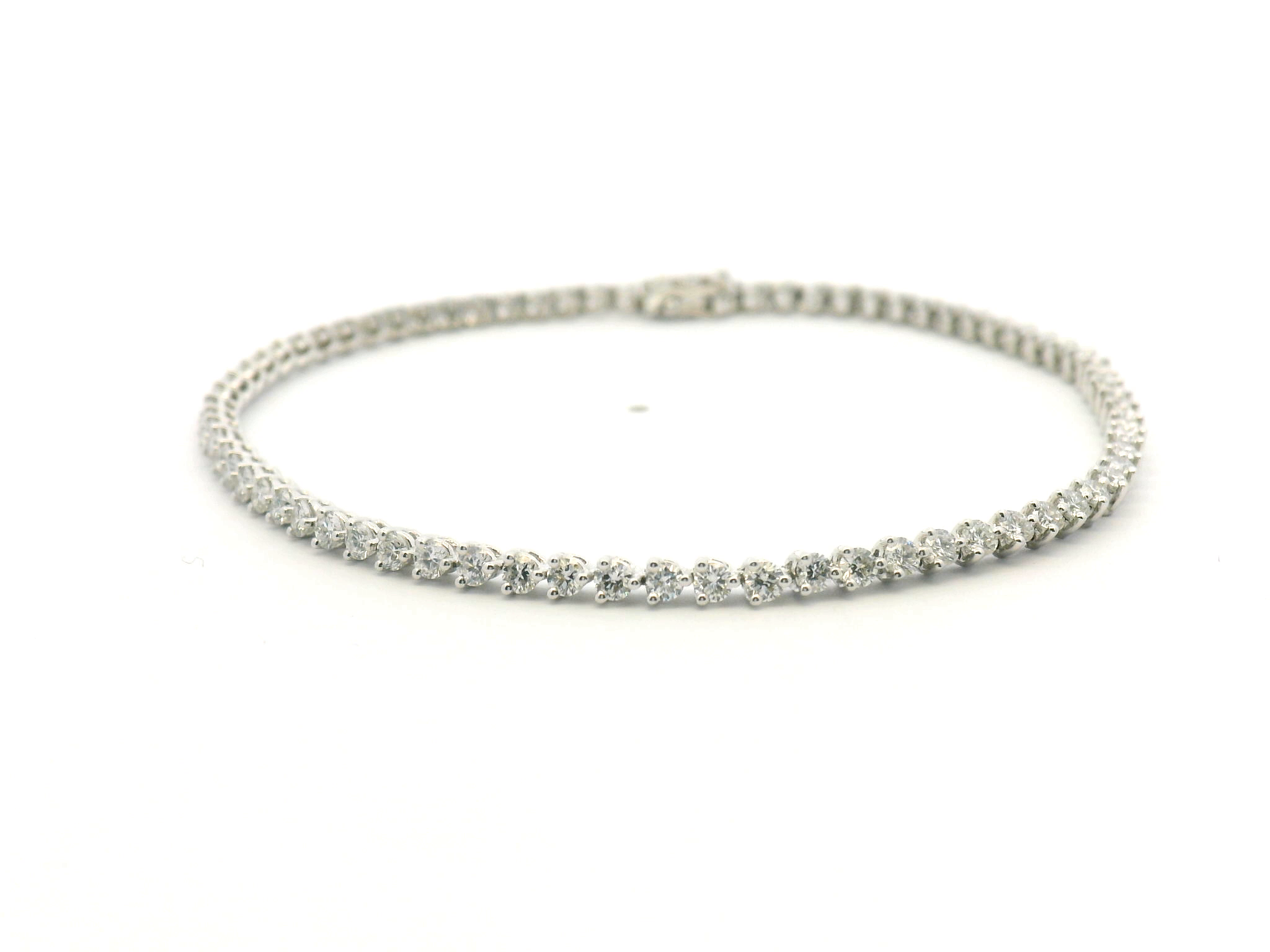 Round Diamond Straight-Line Tennis Bracelet