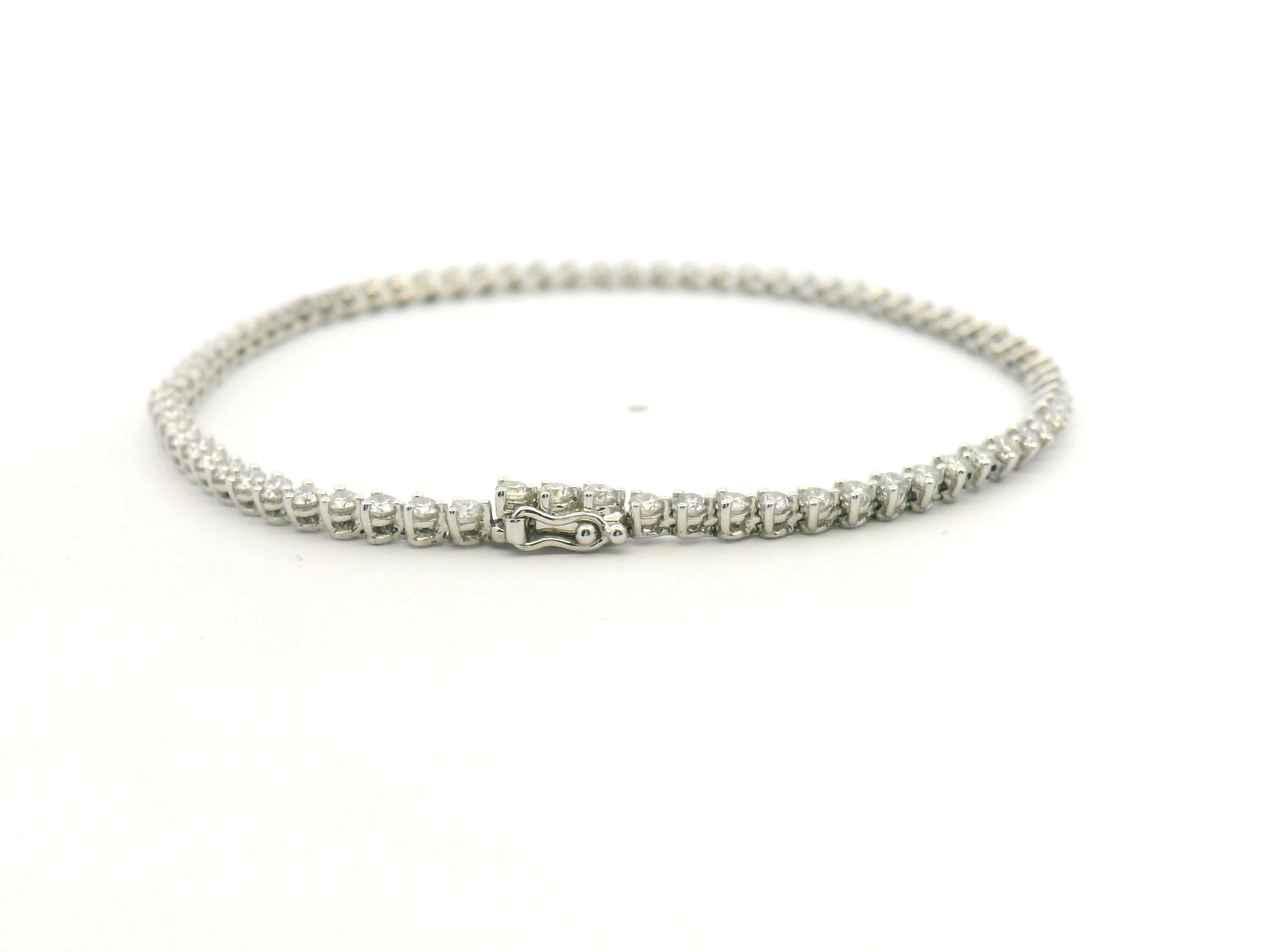 Round Diamond Straight-Line Tennis Bracelet