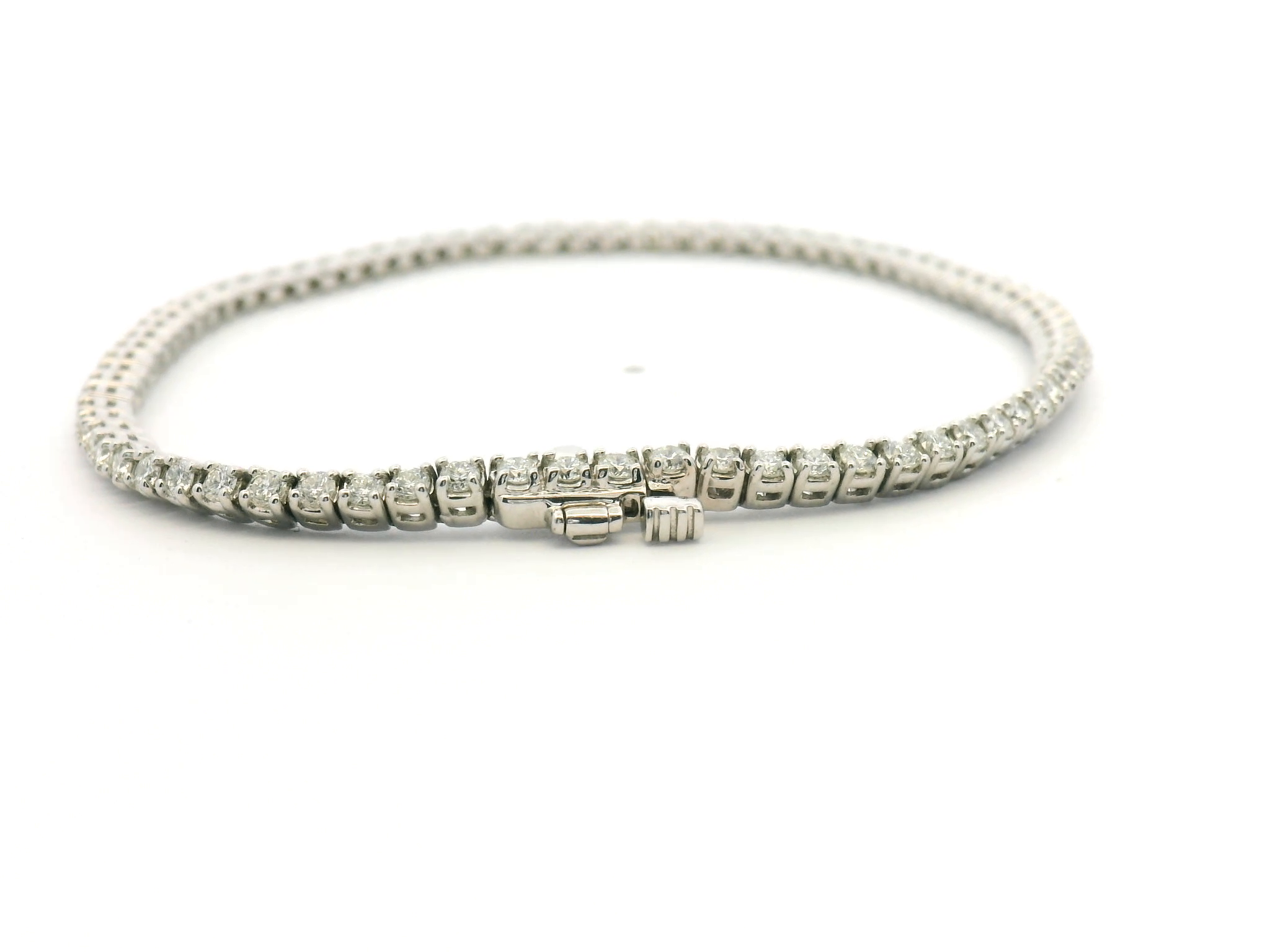 Round Diamond Straight-Line Tennis Bracelet