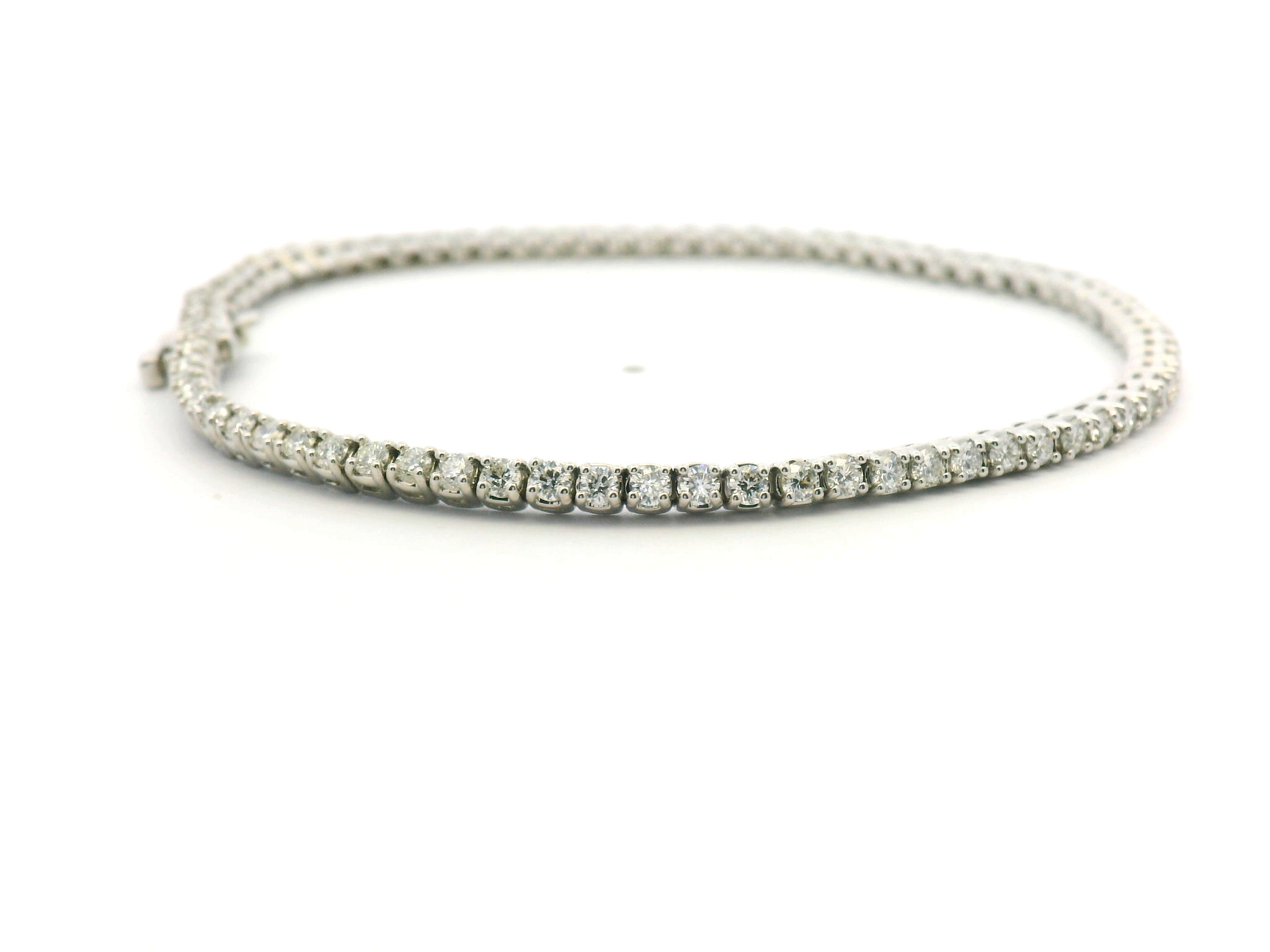 Round Diamond Straight-Line Tennis Bracelet