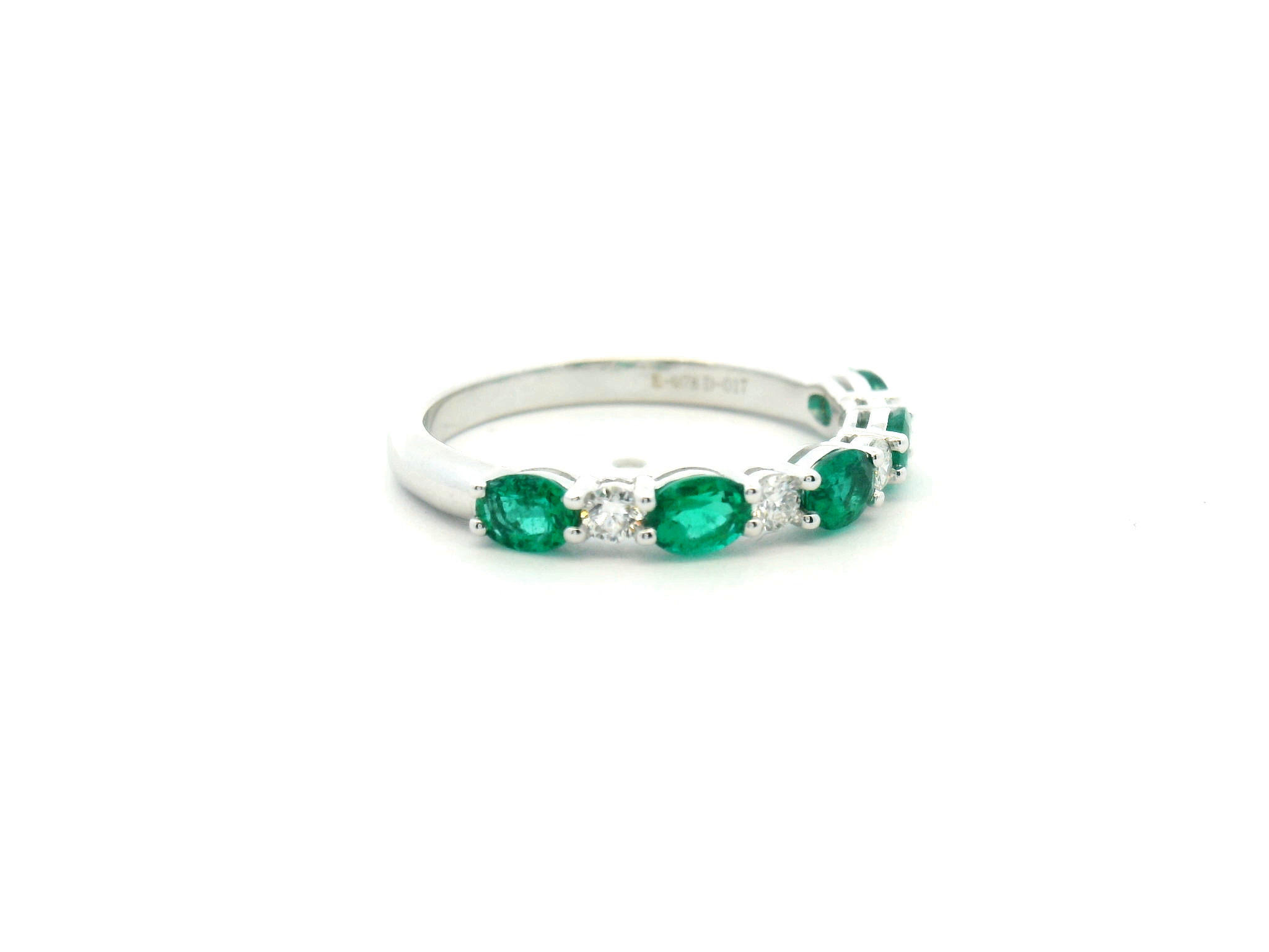 Oval Emerald & Diamond Alternating Band