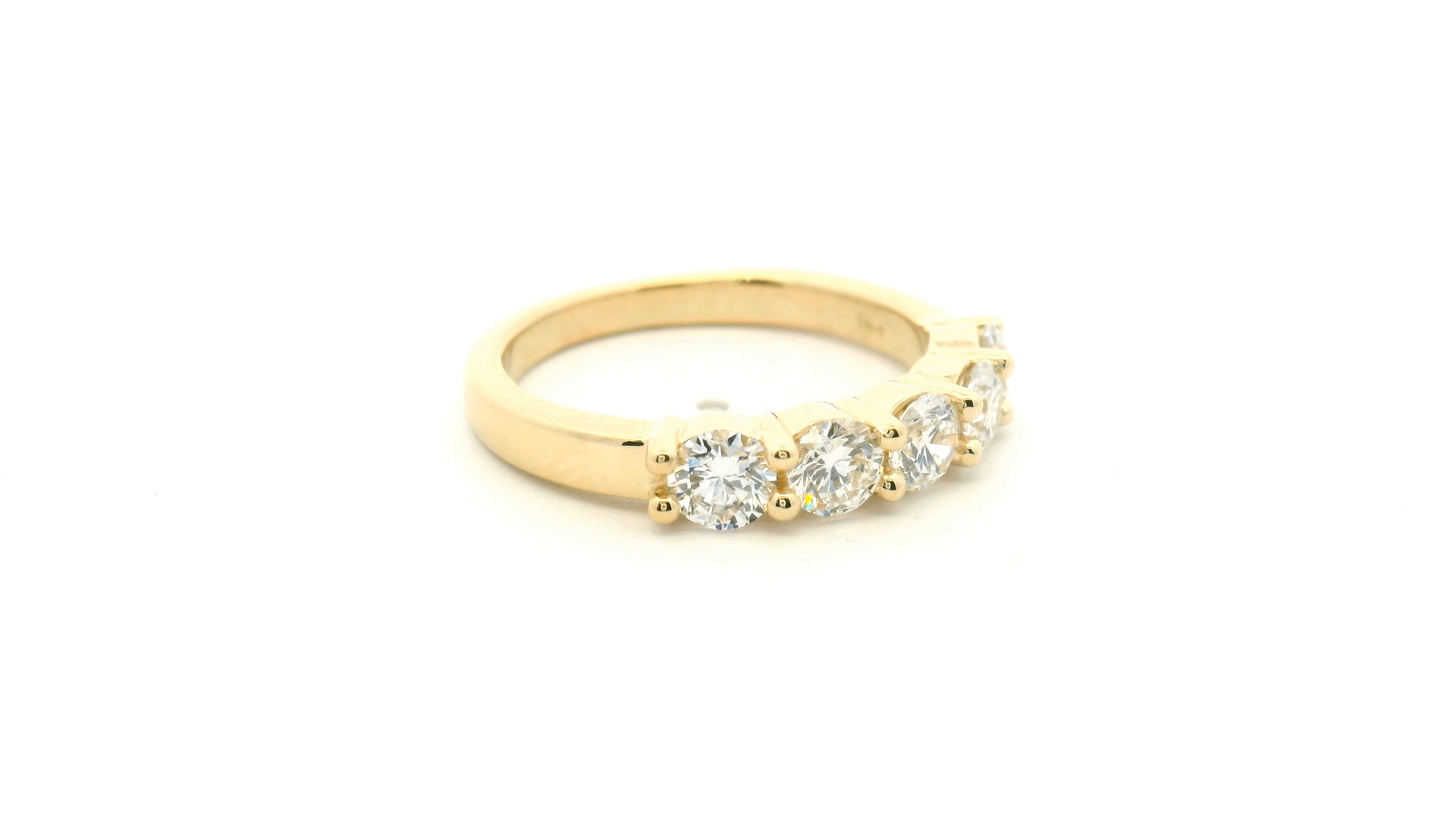 Round Diamond Shared Prong Band