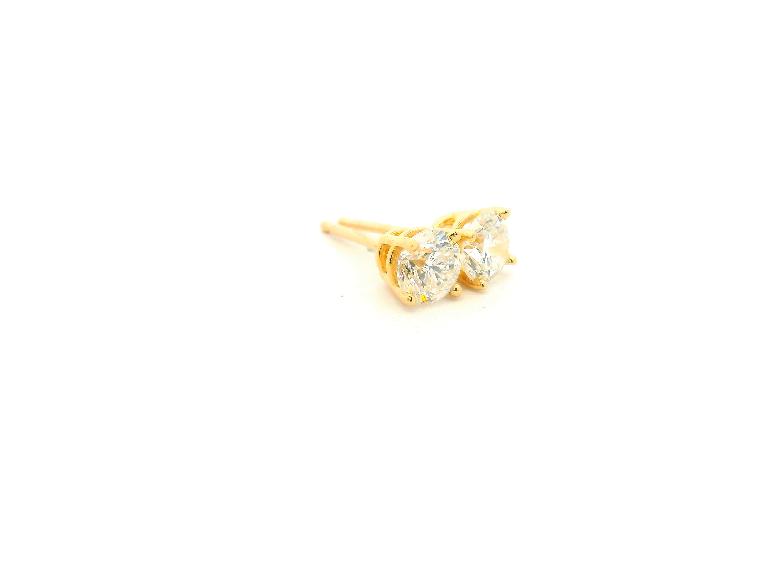 Round Diamond Stud Earrings