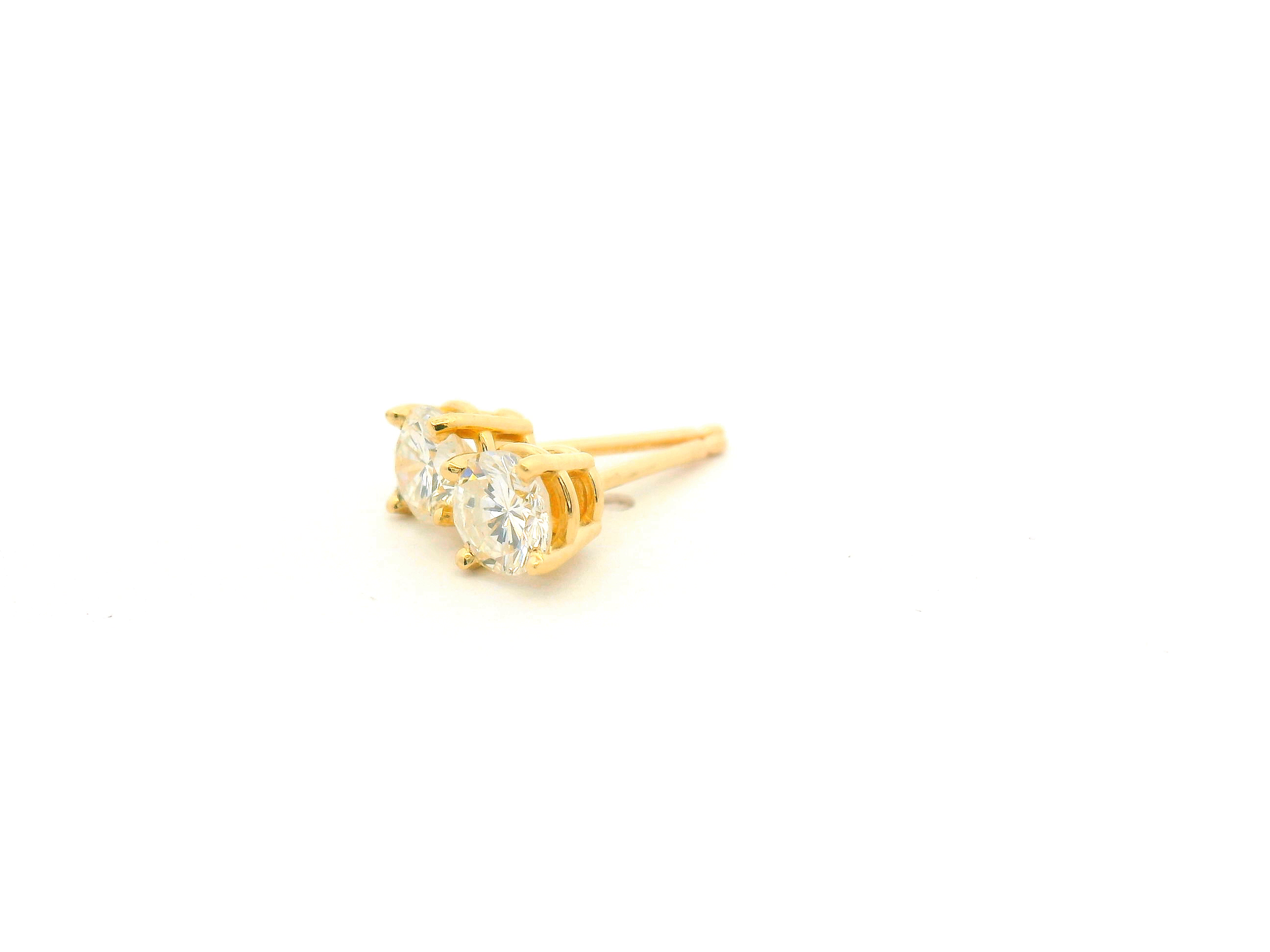 Round Diamond Stud Earrings