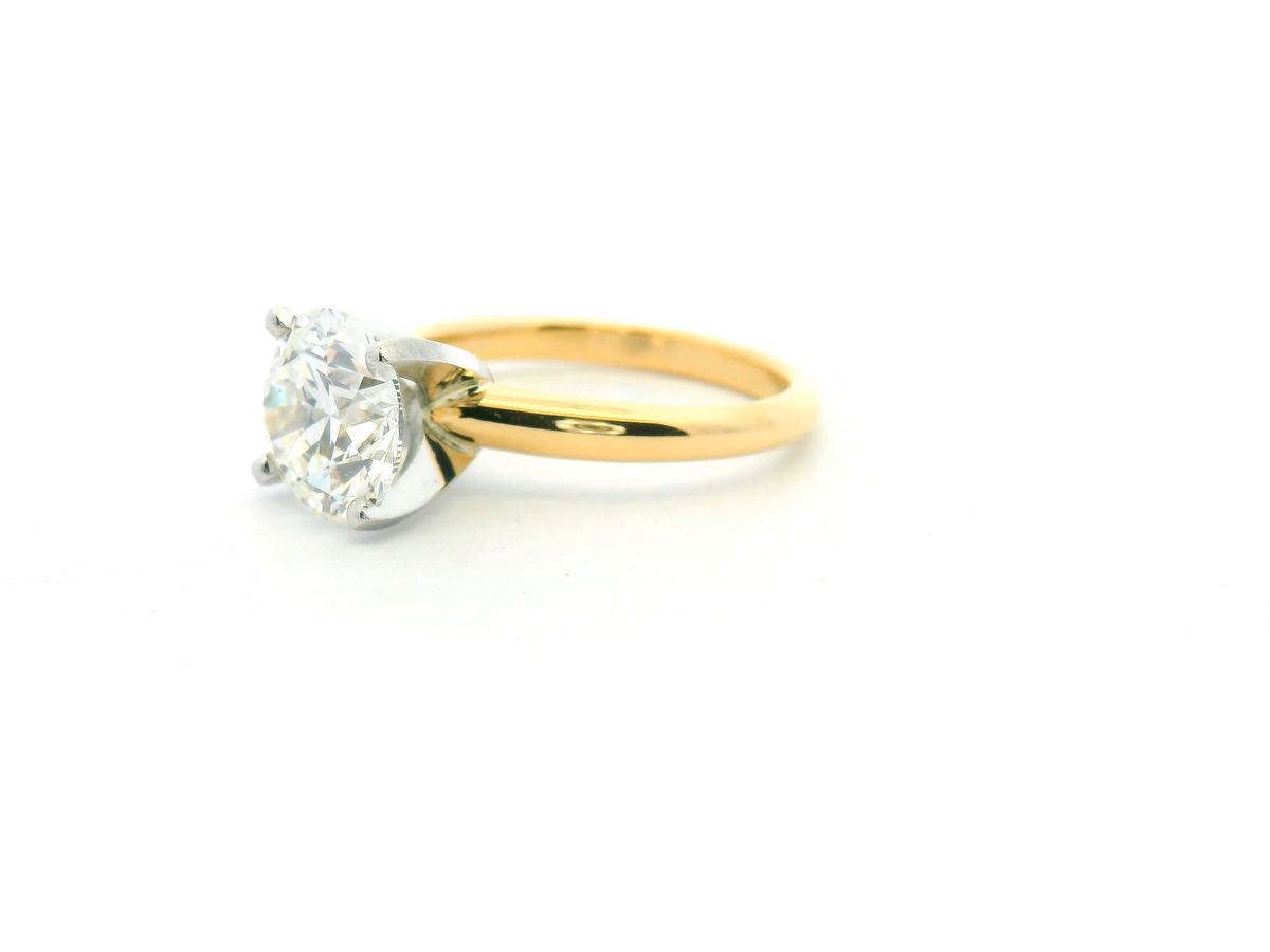 Round Diamond Solitaire Engagement Ring
