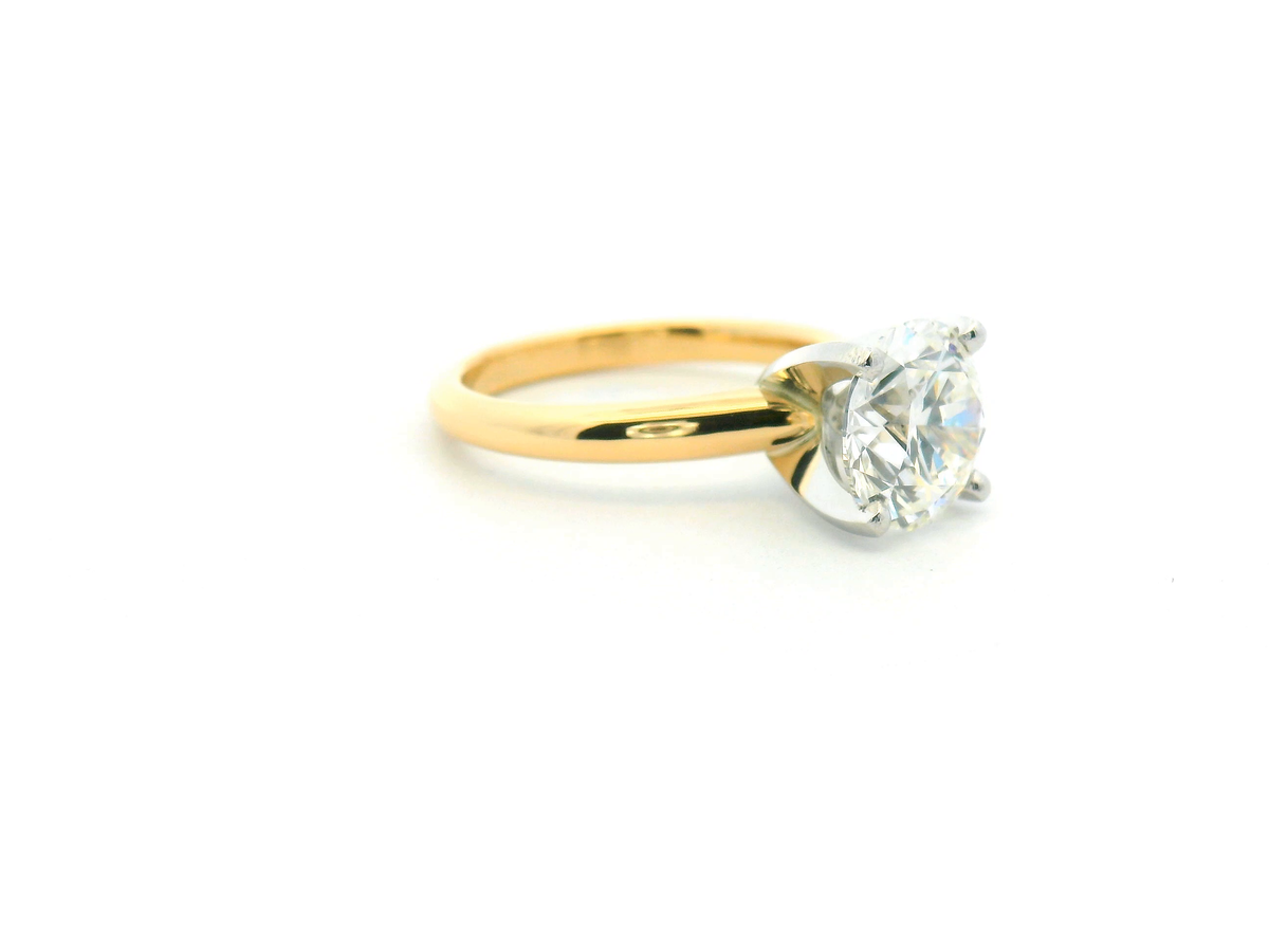 Round Diamond Solitaire Engagement Ring