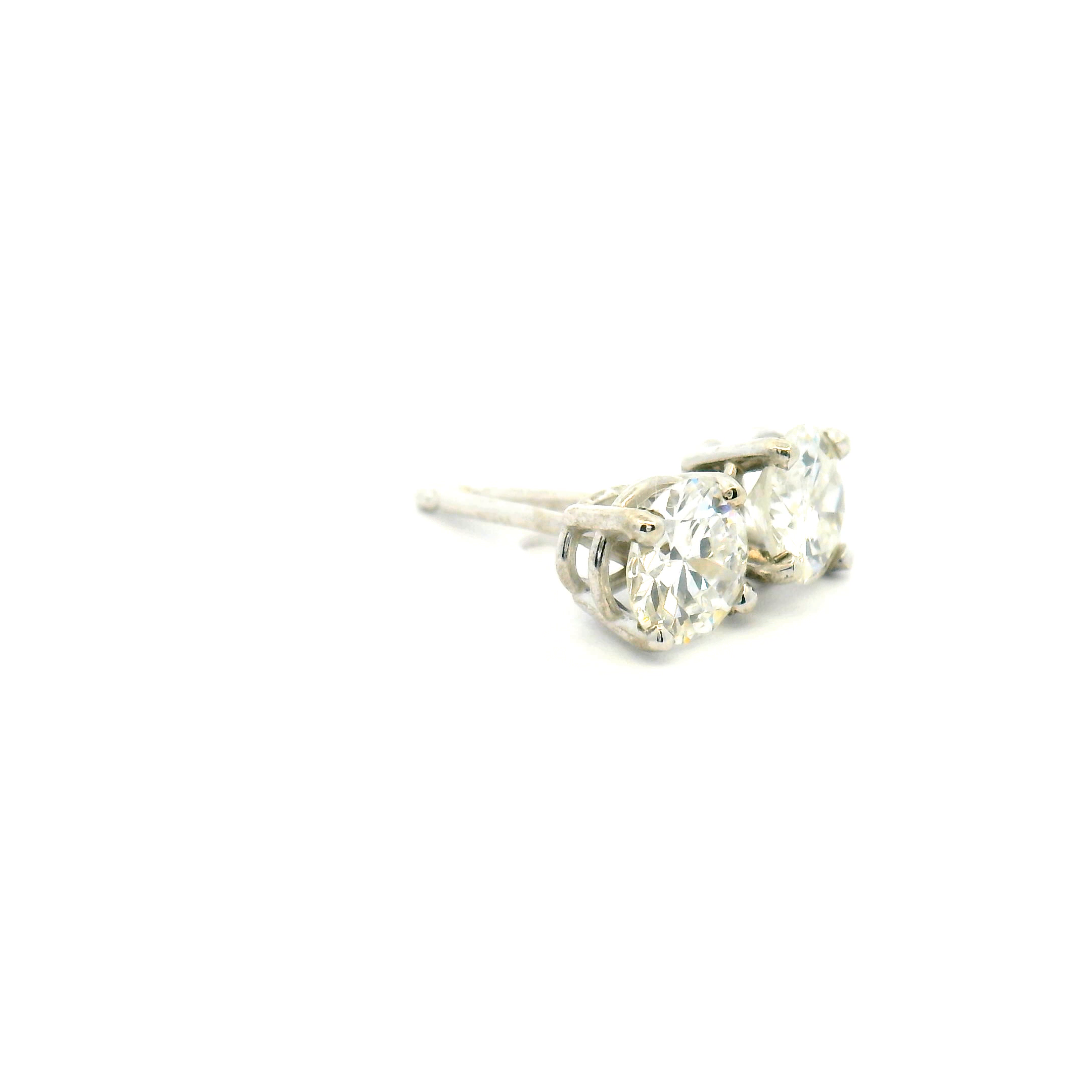 Round Diamond Stud Earrings