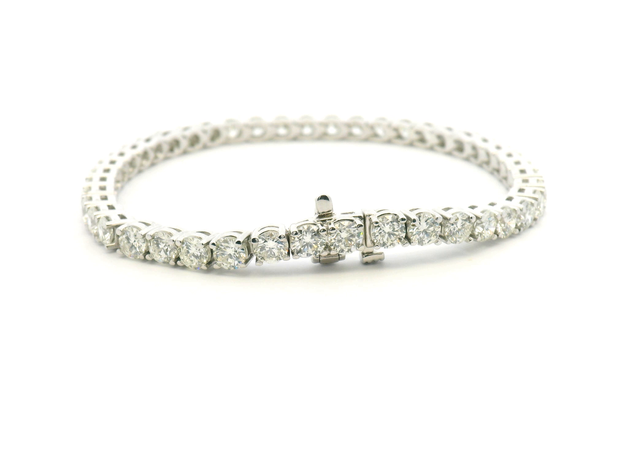 Round Diamond Straight-Line Tennis Bracelet