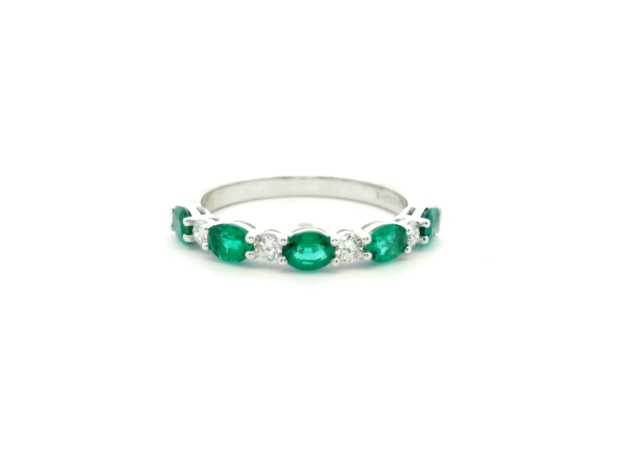 Oval Emerald & Diamond Alternating Band