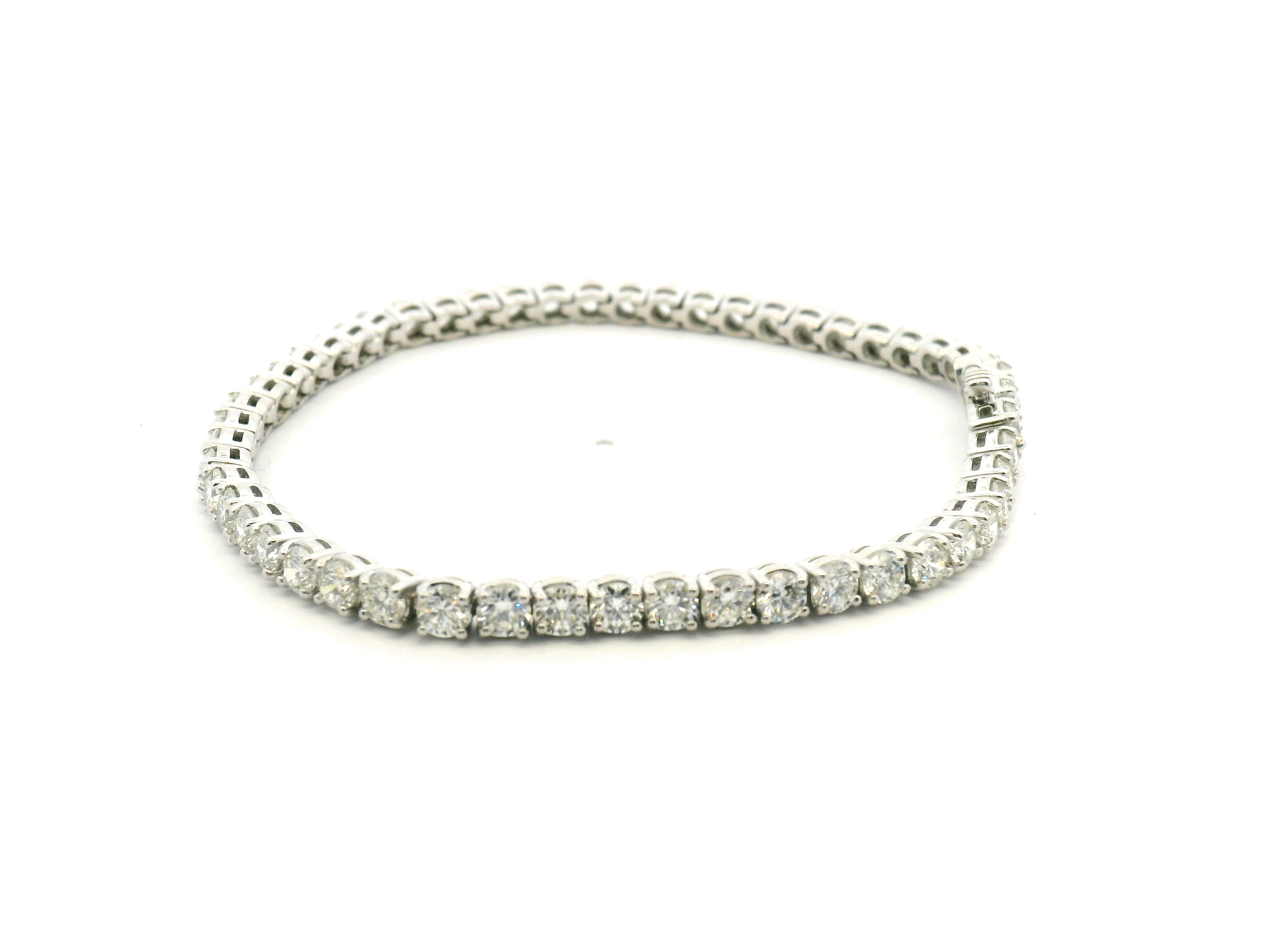Round Diamond Straight-Line Tennis Bracelet