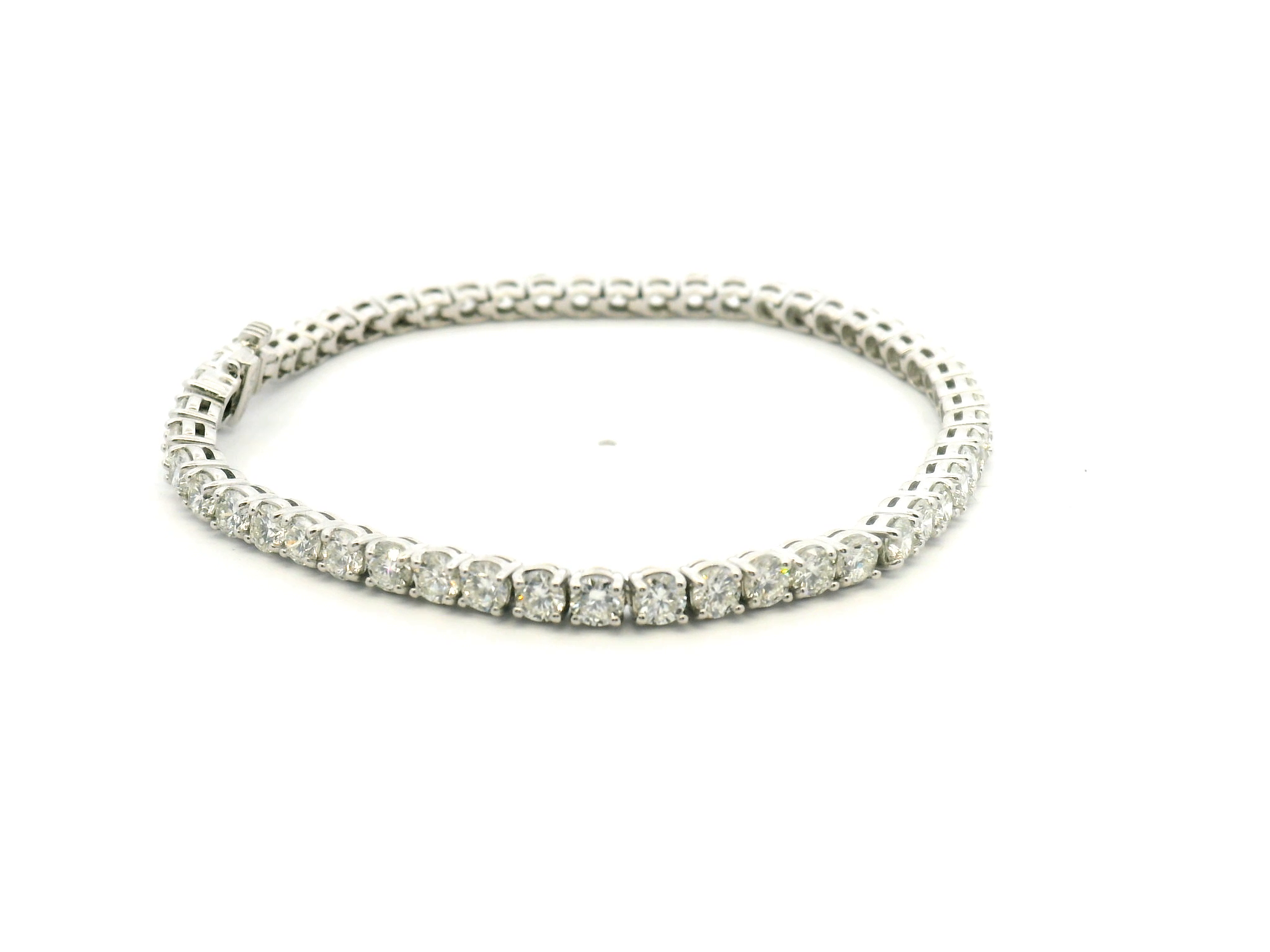 Round Diamond Straight-Line Tennis Bracelet