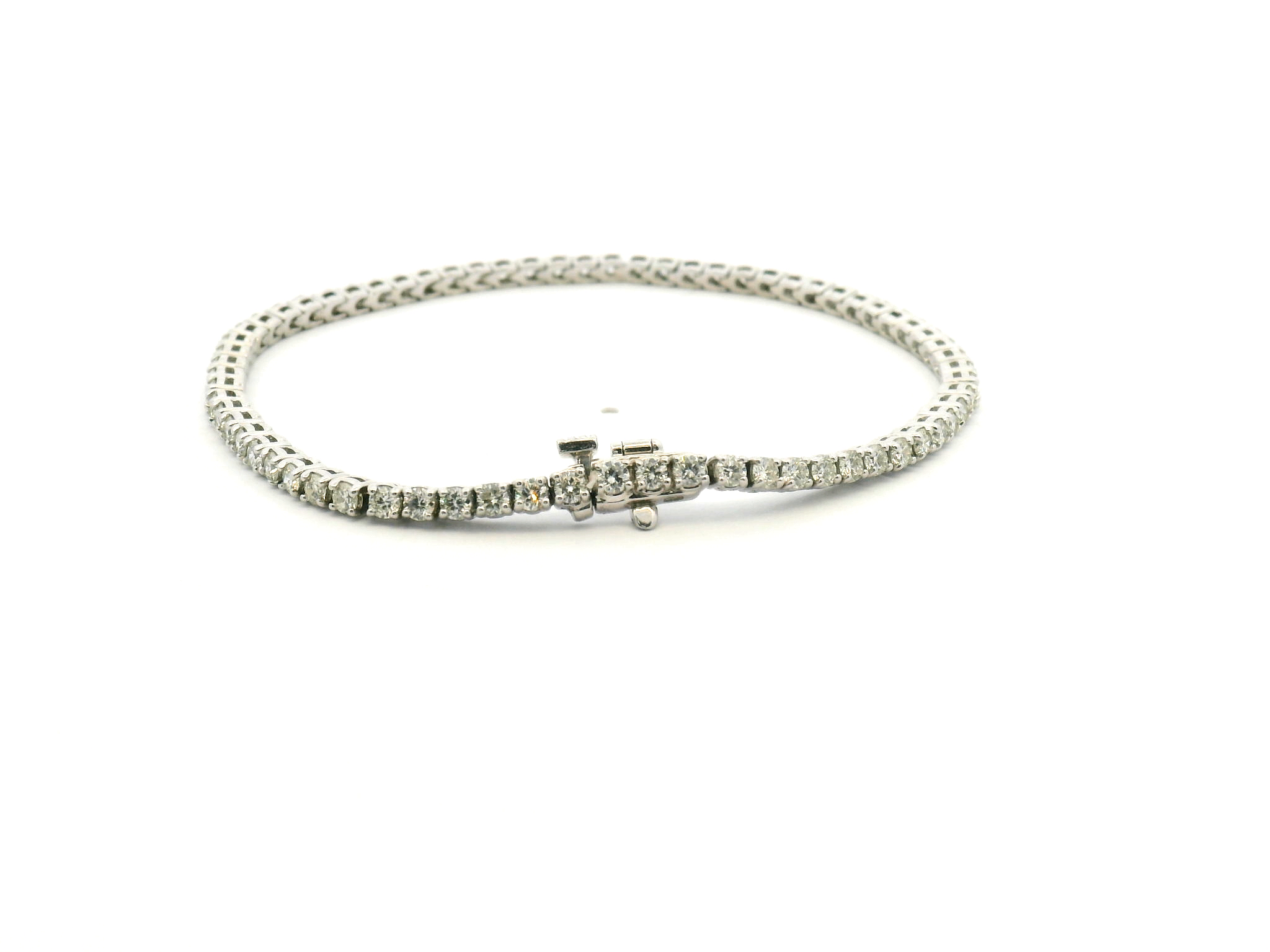Round Diamond Straight-Line Tennis Bracelet