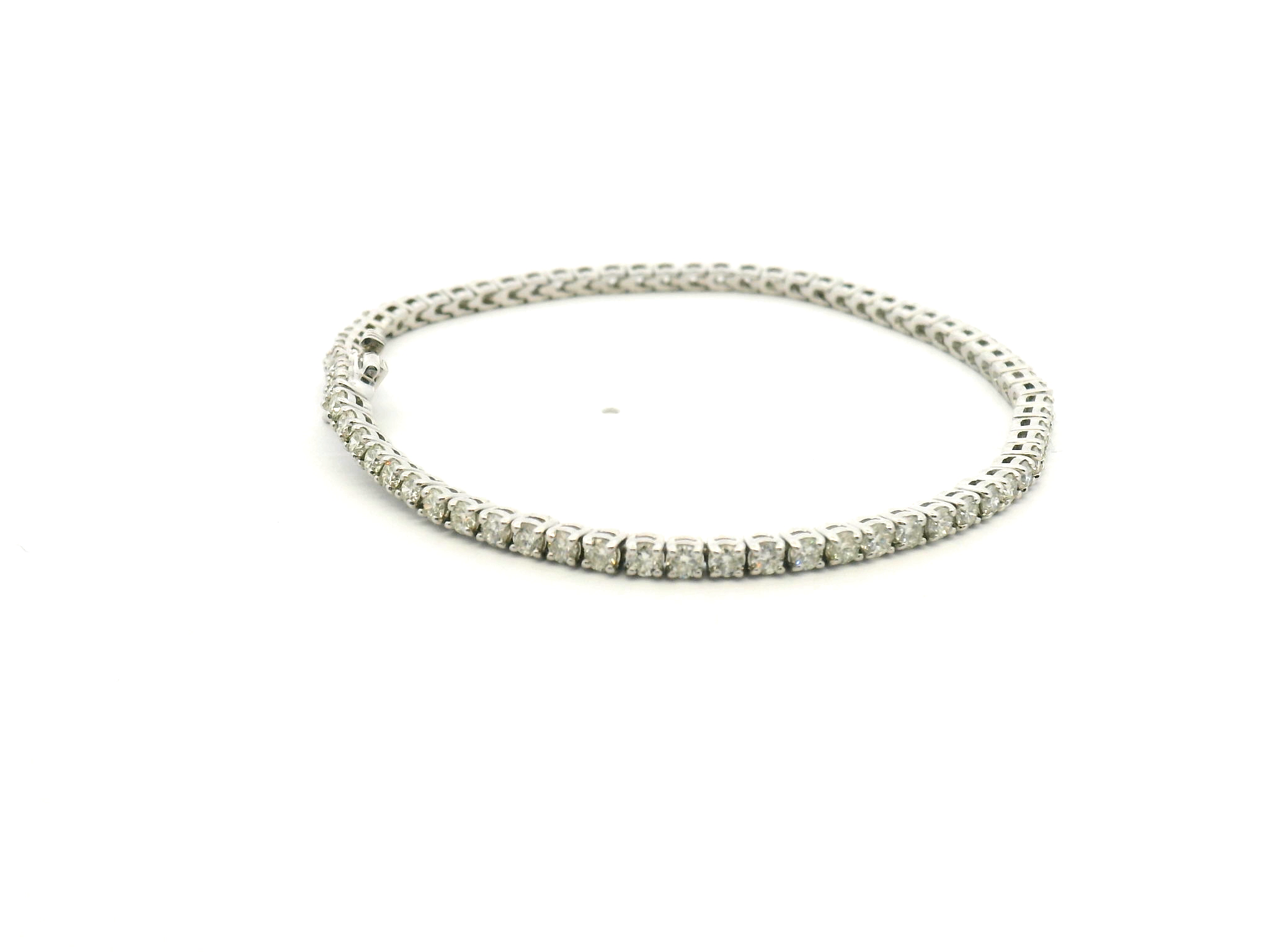 Round Diamond Straight-Line Tennis Bracelet