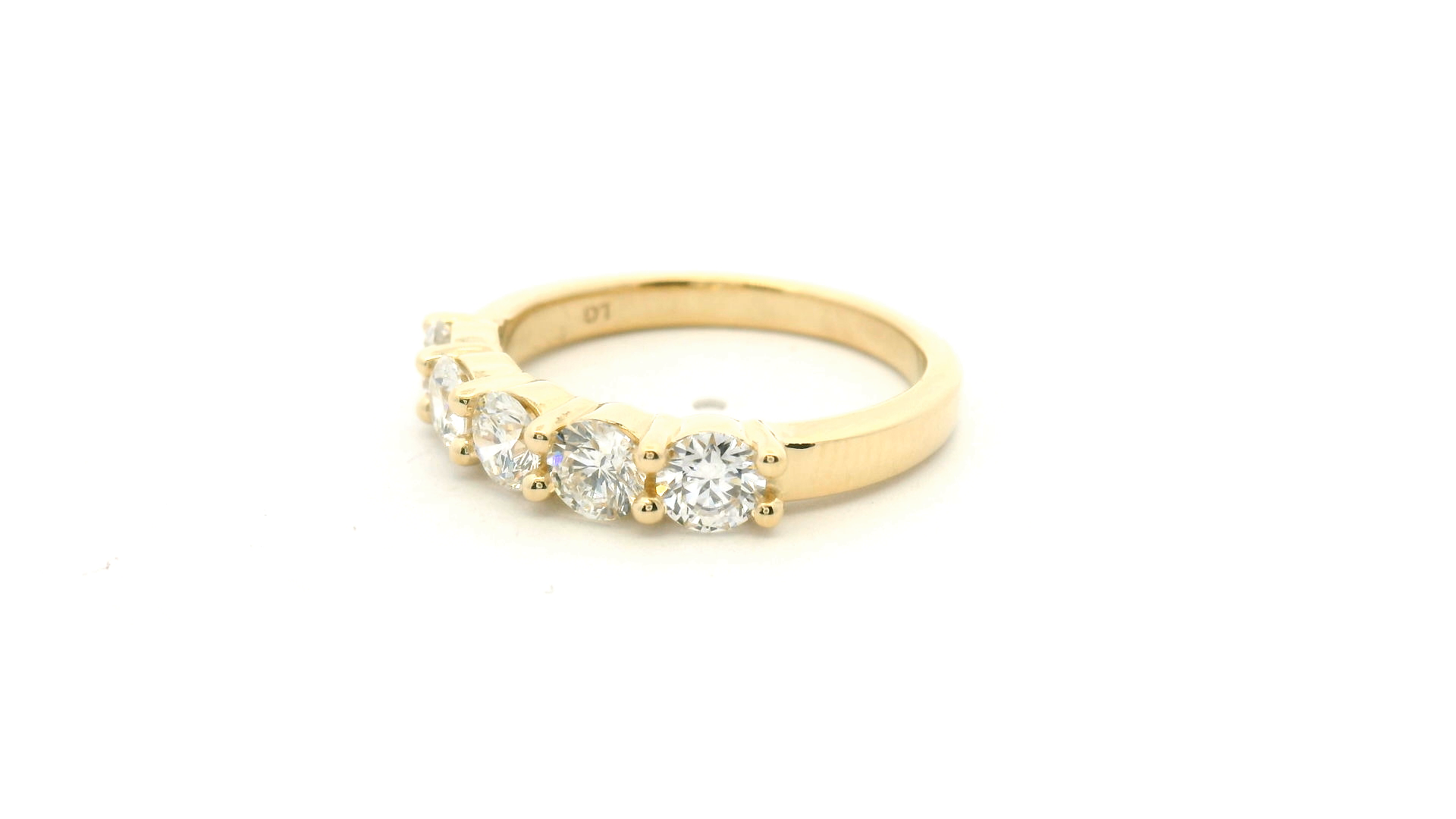 Round Diamond Shared Prong Band