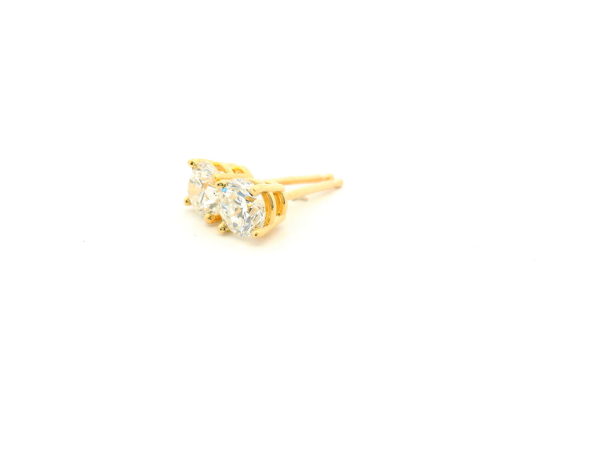 Round Diamond Stud Earrings