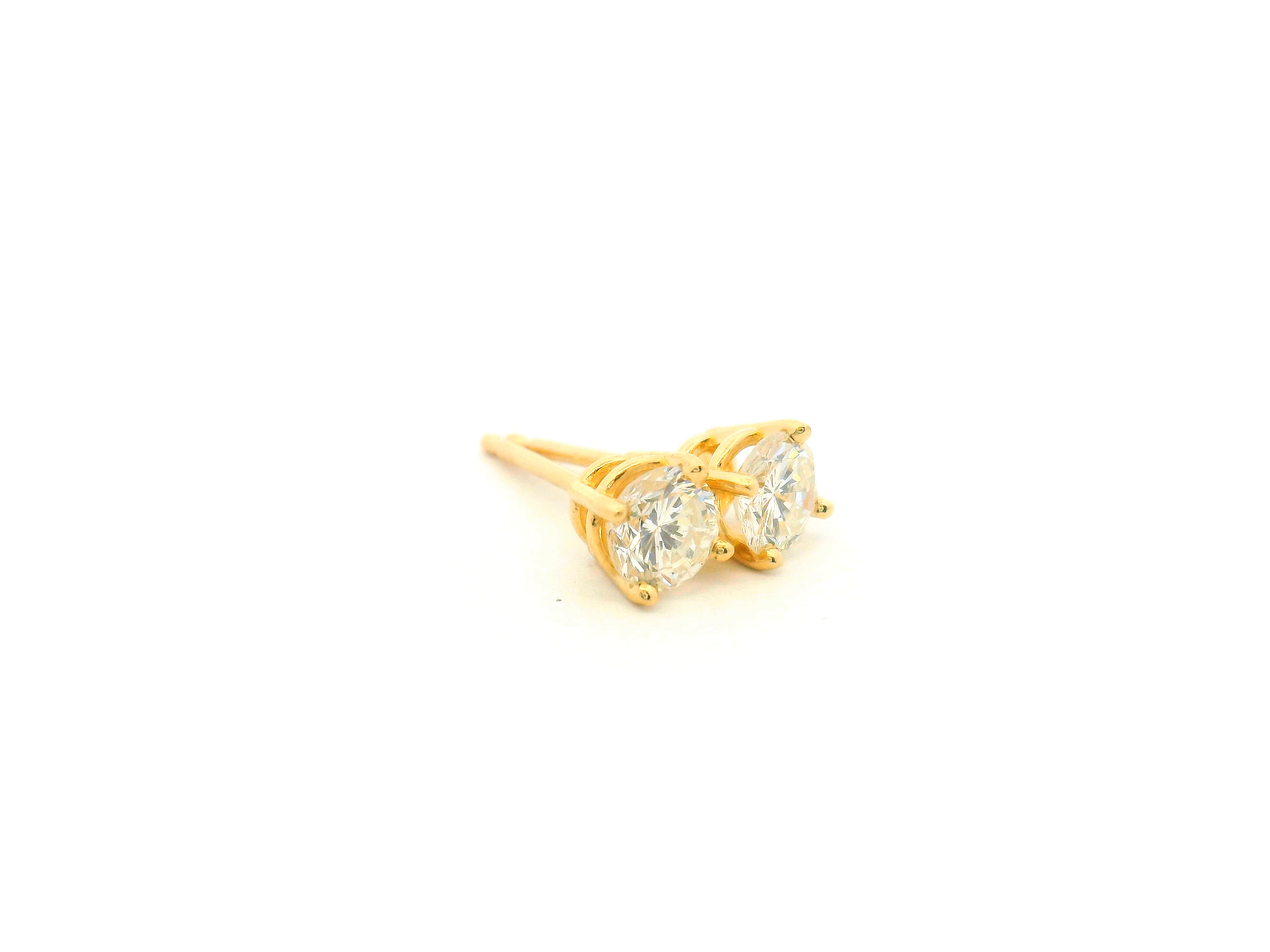 Round Diamond Stud Earrings